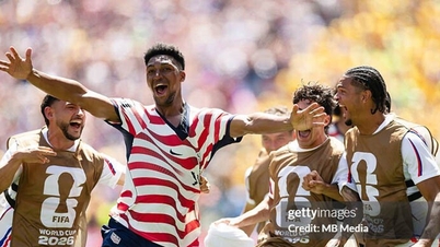 Det amerikanske landshold sikrede sig en plads i ottendedelsfinalen ved VM i fodbold i 2026 efter en 2-0 sejr over Australien.