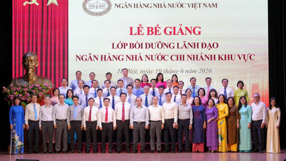 Abschlusszeremonie des zweiten Lehrgangs des Führungskräftetrainingsprogramms der Regionalfilialen der vietnamesischen Staatsbank: Verbesserung der Fähigkeiten der Mitarbeiter, um den Anforderungen in der neuen Situation gerecht zu werden.