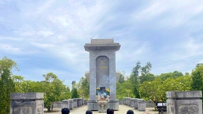 เมฆลอยปกคลุมตราสัญลักษณ์แห่งสวรรค์