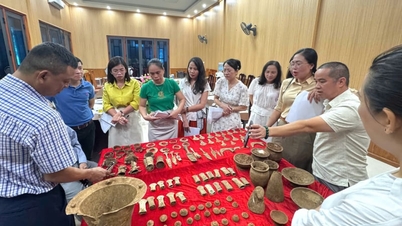 Di komune manakah di provinsi Nghe An penggalian arkeologi menemukan lebih dari 125 artefak perunggu kuno yang langka dan berharga milik budaya Dong Son?