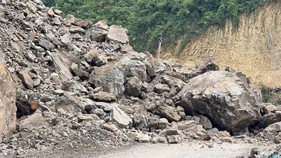 Mưa lớn gây sạt lở nghiêm trọng trên tuyến đường vào trung tâm xã Thuận Hòa