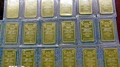 Os preços do ouro em SJC despencaram no final da semana, após ultrapassarem a marca de 151 milhões de VND por tael.