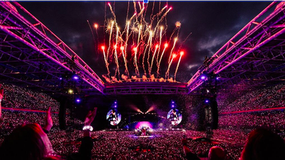 Two concert cultures are coexisting in the global entertainment industry.