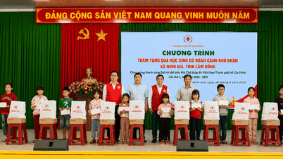 Khám bệnh, tặng quà cho 800 người dân và học sinh khó khăn tại xã Ninh Gia
