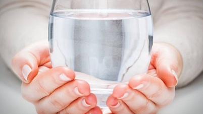 Nhịn ăn chỉ uống nước để giảm cân, thải độc có tác hại gì?