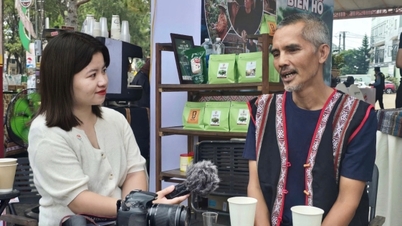 រឿងរបស់អ្នកយកព័ត៌មានក្នុងស្រុកម្នាក់។