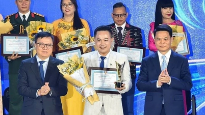 Penyerahan hadiah untuk 'Kontes Menyanyi Jurnalis yang Lebih Luas 2026'