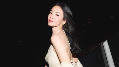 L'actrice Song Hye Kyo dévoile avec audace son dos nu, ressemblant à une déesse à 45 ans.