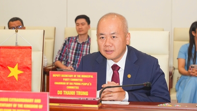 Do Thanh Trung, a Ho Si Minh-város Népi Bizottságának elnöke fogadja a Belga Királyság vietnami rendkívüli és meghatalmazott nagykövetét.