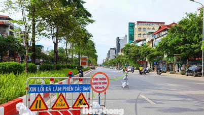 Hanoi: En del af Van Cao-gaden er barrikaderet for at muliggøre metrobyggeriet.