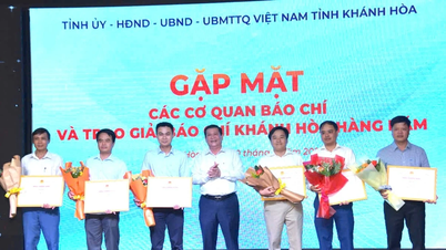 Chủ tịch Khánh Hòa: Chính quyền 'không được né tránh báo chí'