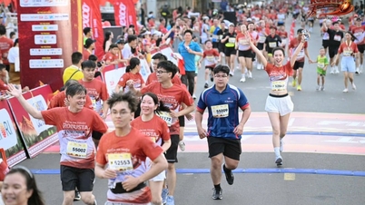 Frau Dinh Thi Hoa begleitete fast 5.000 Athleten beim Lauf „Run in the Coffee Capital“.