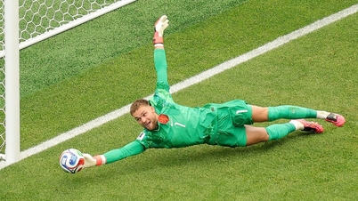 Bart Verbruggen stråler i VM i 2026: Newcastle United finner nøkkelen i målet.