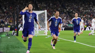 Ayase Ueda zabodoval, když Japonsko mlátilo Tunisko.