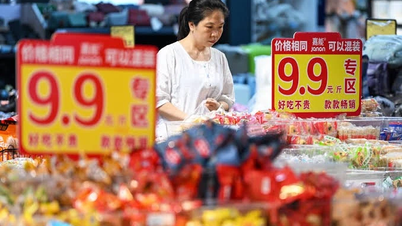 Penjualan ritel di Tiongkok anjlok secara tak terduga.