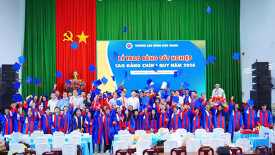 कीन जियांग कॉलेज के 722 नए इंजीनियरों और स्नातक छात्रों ने अपनी डिप्लोमा प्राप्त की।