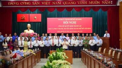 A cidade de Ho Chi Minh funde jornais, criando uma nova agência de mídia líder.
