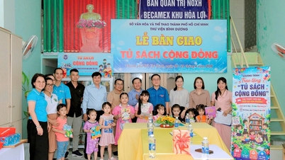 Perpustakaan Binh Duong menyumbangkan "Rak Buku Komunitas," untuk menyebarkan budaya membaca kepada para pekerja.
