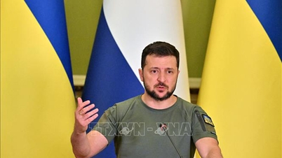 Mantan Perdana Menteri Polandia menuntut Ukraina mengembalikan tank dan jet tempur.