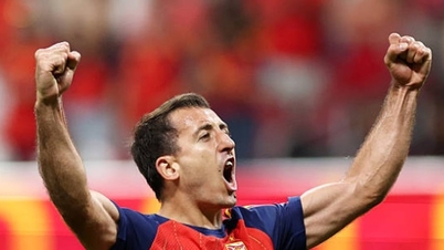 스페인, 사우디아라비아에 4-0 대승: 오야르사발의 뛰어난 활약과 쿠바르시의 영향력.