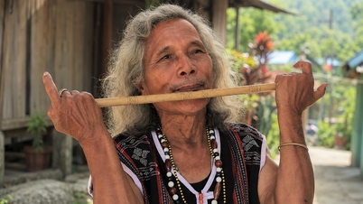 Listen to the "love flute" of the Co Tu people amidst the vast forest.
