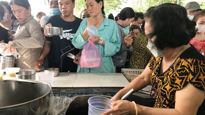 Menyediakan makanan untuk pasien miskin.
