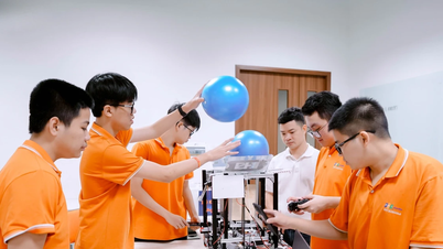 Hanoi mengumumkan nilai ambang batas ujian masuk kelas 10: Banyak keluarga secara proaktif memilih lingkungan belajar yang sesuai untuk anak-anak mereka.