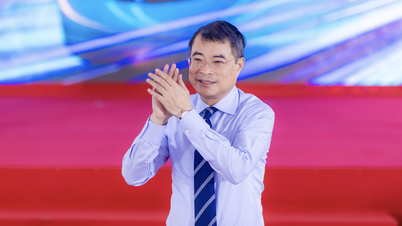 Le Premier ministre a assisté à la cérémonie de pose de la première pierre de cinq projets de métro à Hanoï, représentant un investissement total de 1 300 milliards de dongs.