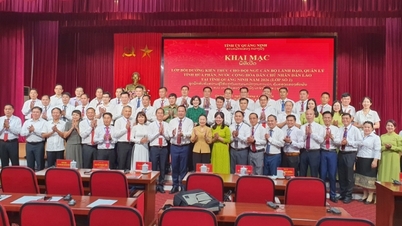 Upacara pembukaan pelatihan bagi para pemimpin dan manajer Provinsi Hua Phan di Quang Ninh.
