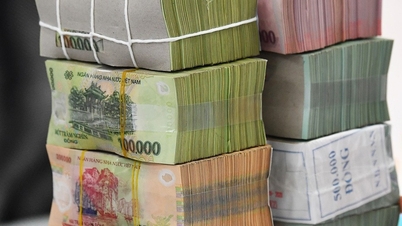 Condições para depositar 100 milhões de VND por 13 meses e obter juros de até 8,9%: Quanto dinheiro você receberá?