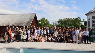 Crear un club de profesores de idioma vietnamita en Suecia.