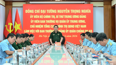 General Nguyen Trong Nghia arbetar med den ständiga kommittén för partikommittén inom luftförsvaret-flygvapenkommandot.