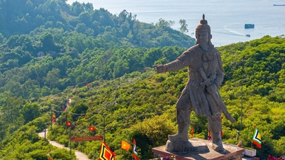 The statue of Saint Tran and the imprint of half a century in Quy Nhon.