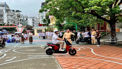 Quang Ninh'deki öğrencilere trafik güvenliği yasalarının yaygınlaştırılmasını güçlendirmek.
