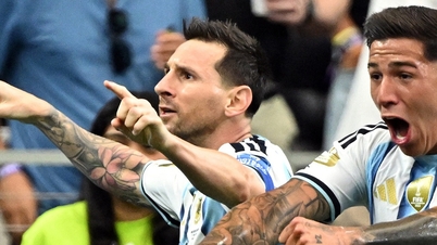 Messi marchează o dublă, doborând recordul all-time al Cupei Mondiale, Argentina învingând Austria cu 2-0 și asigurându-și calificarea anticipată în faza eliminatorie.