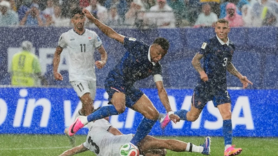 Frankreich gegen Irak 1:0 (Halbzeitstand): Die zweite Halbzeit kann noch nicht beginnen.