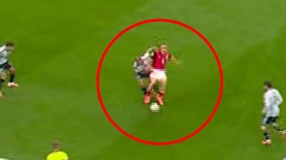 Kiper legendaris menuntut agar gol pemecah rekor Messi dibatalkan.