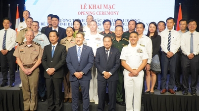 Pelaksana Tugas Sekretaris Angkatan Laut AS menghadiri program kerja sama kemanusiaan di Quang Tri.