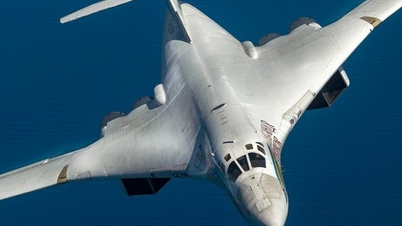Pesawat pembom super Tu-160 Rusia membuat NATO siaga tinggi di Arktik.