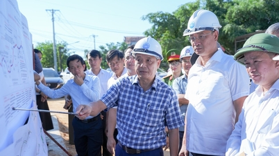 Le secrétaire du Parti de la ville de Hanoï, Le Ngoc Quang, inspecte le projet de liaison de la région centrale.