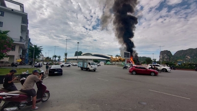 A fire at 30.10 Square in Quang Ninh destroyed a system of 40 LED arches.