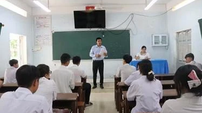 শিক্ষক হওয়ার জন্য প্রাসঙ্গিক বিষয়ে স্নাতক ডিগ্রির প্রয়োজনীয়তা।