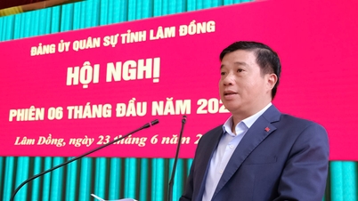 O secretário do Partido Provincial de Lam Dong, Y Thanh Ha Nie Kdam, participou da Conferência do Comitê Militar Provincial do Partido referente ao primeiro semestre de 2026.