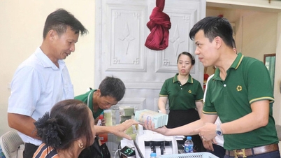 ឃុំហុងវ៉ាន់បានចំណាយថវិកាជាង ៣៣៤ ពាន់លានដុងសម្រាប់មូលនិធិបោសសម្អាតដីធ្លីនៅថ្ងៃទី ២៣ ខែមិថុនា។
