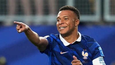 Kylian Mbappe mencetak dua gol untuk membantu Prancis mengalahkan Irak, mendekati rekor hebat Messi.