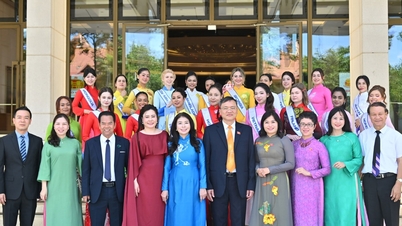 Bertemu dengan para kontestan ajang Miss World Culture.