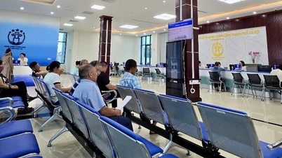 Sekretarz Komitetu Partii Miasta Hanoi nakazuje zmianę nastawienia wobec służby obywatelom.