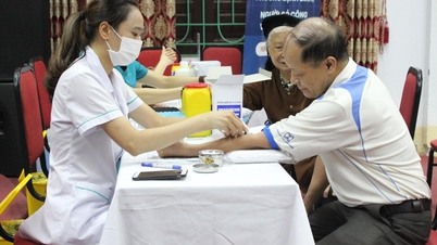 Từ 1/7, người dân có hộ khẩu thường trú tại Hà Nội thuộc nhóm này được miễn phí 100% khoản phí đặc biệt