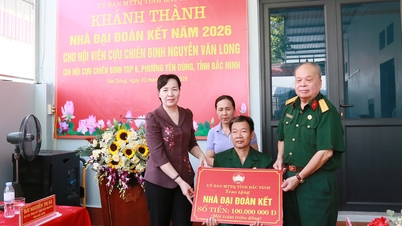 Bac Ninh: Överlämnande av solidaritetshus till veteranföreningsmedlemmar i Yen Dung-distriktet.