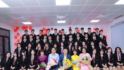 En "regn" av höga poäng i inträdesprovet för årskurs 10 på Lang Thuong Secondary School.